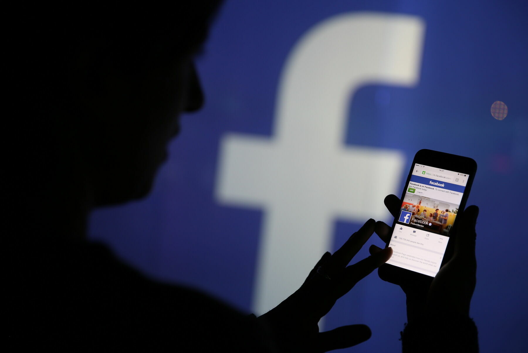 Facebook выплатил штраф в 4 млн за отказ локализовать данные россиян