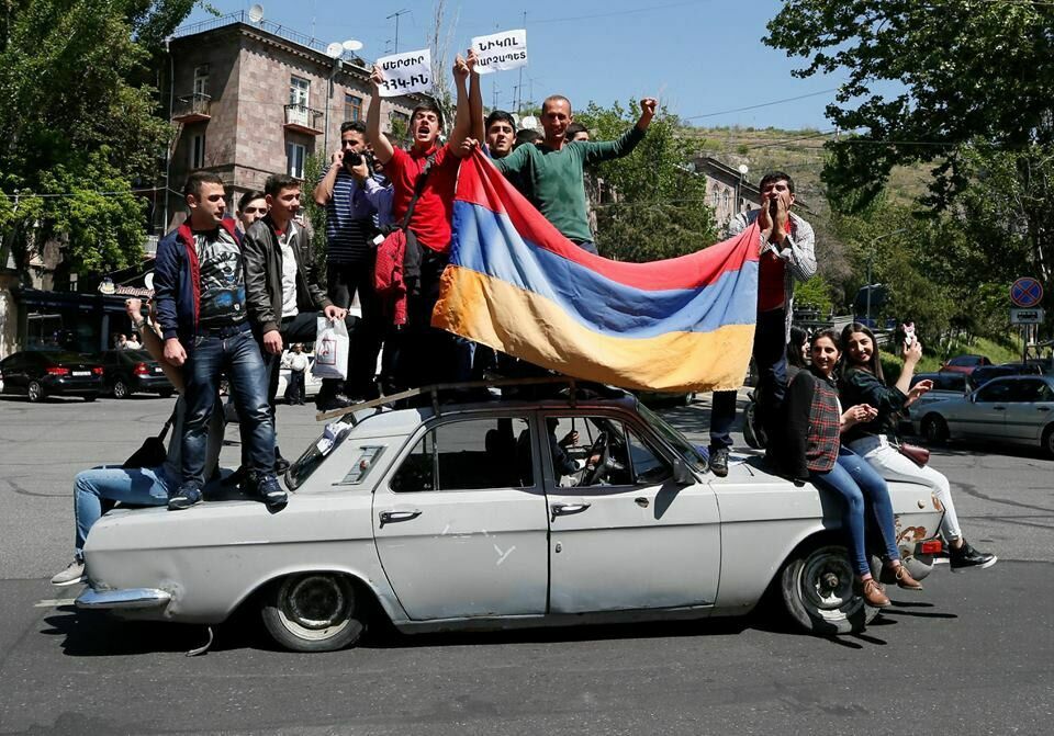 Чиновники и оппозиционеры Армении консультируются с Москвой