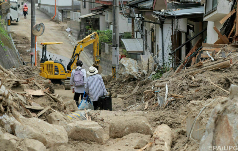 Число жертв наводнений в Японии приблизилось к 200
