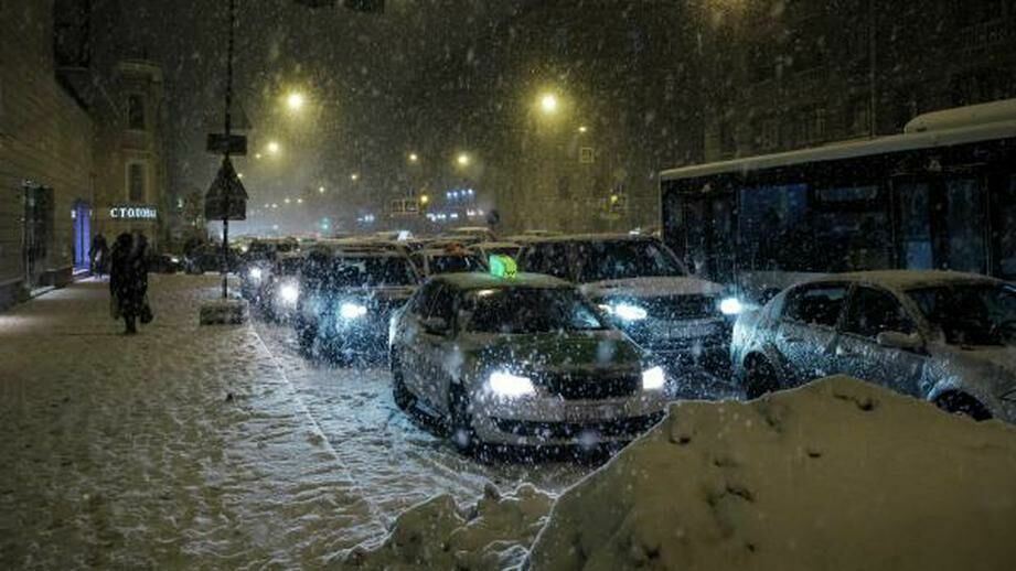 ЦОДД посоветовал москвичам воздержаться от поездок до 21:00