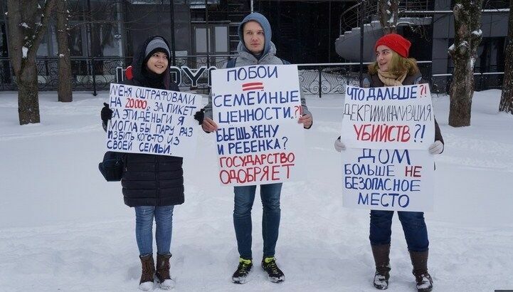 На Ставрополье прошел пикет против закона о декриминализации побоев