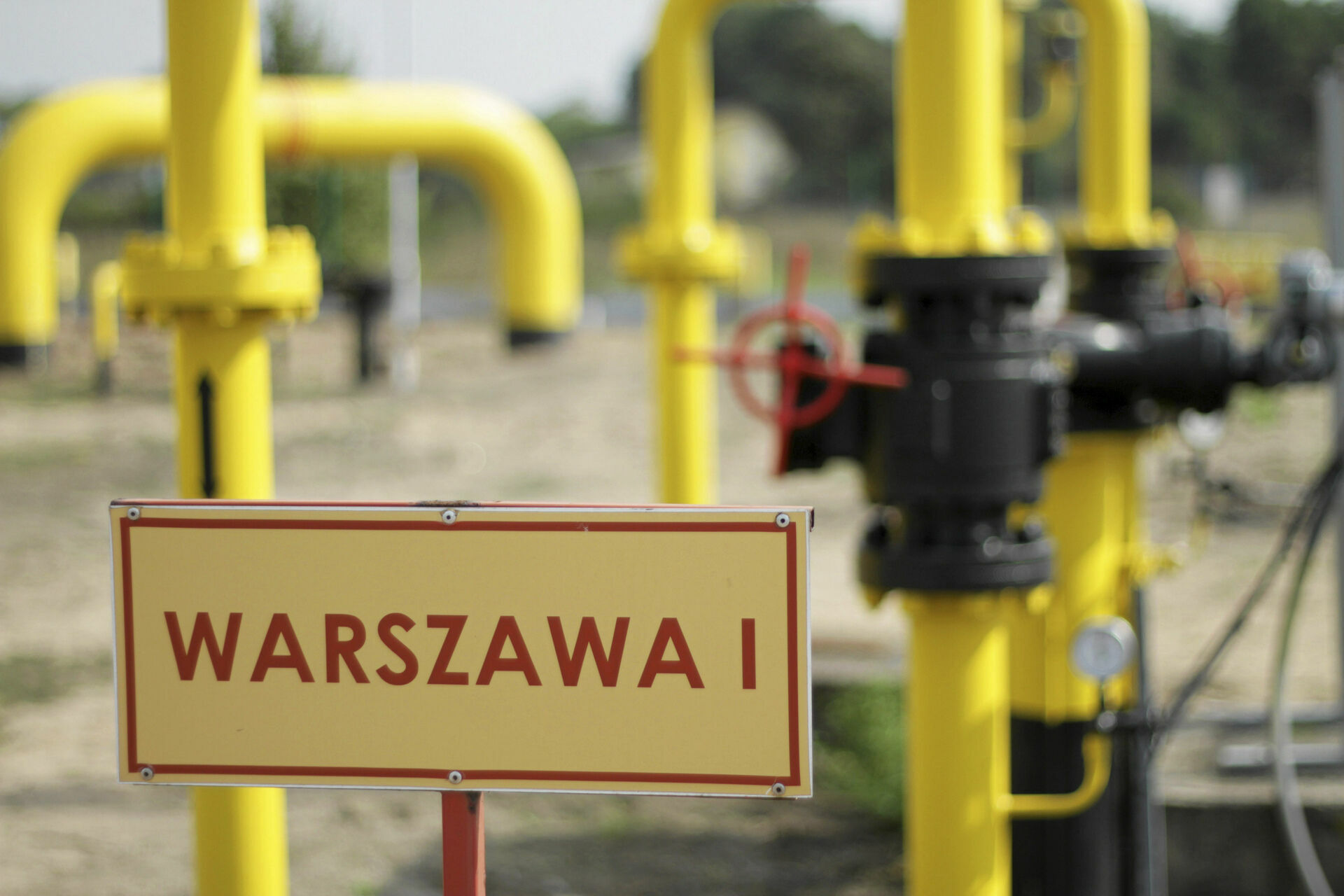 Россия прекратила поставки газа в Польшу