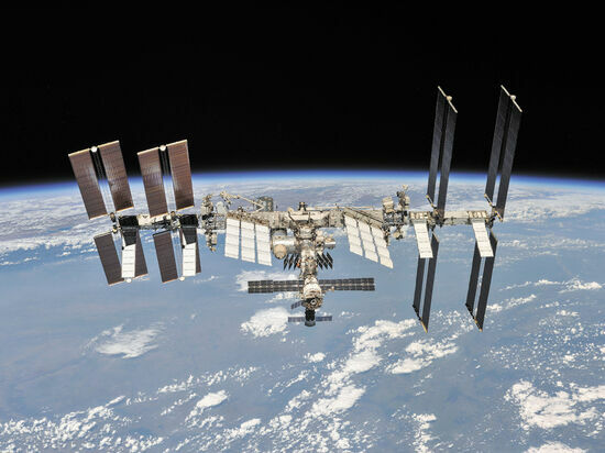 NASA с 2020 года будут возить на МКС туристов американскими кораблями