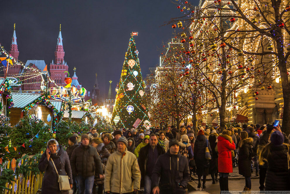 «В заложниках у показушников»: москвичи потребовали не перекрывать центр в праздники
