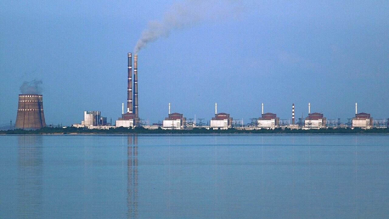 «Энергоатом»: Запорожская АЭС обесточена после обстрелов