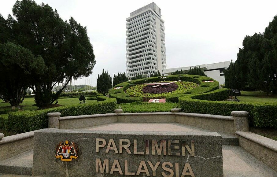 Малазийский парламент вернулся к работе после семи месяцев режима ЧП