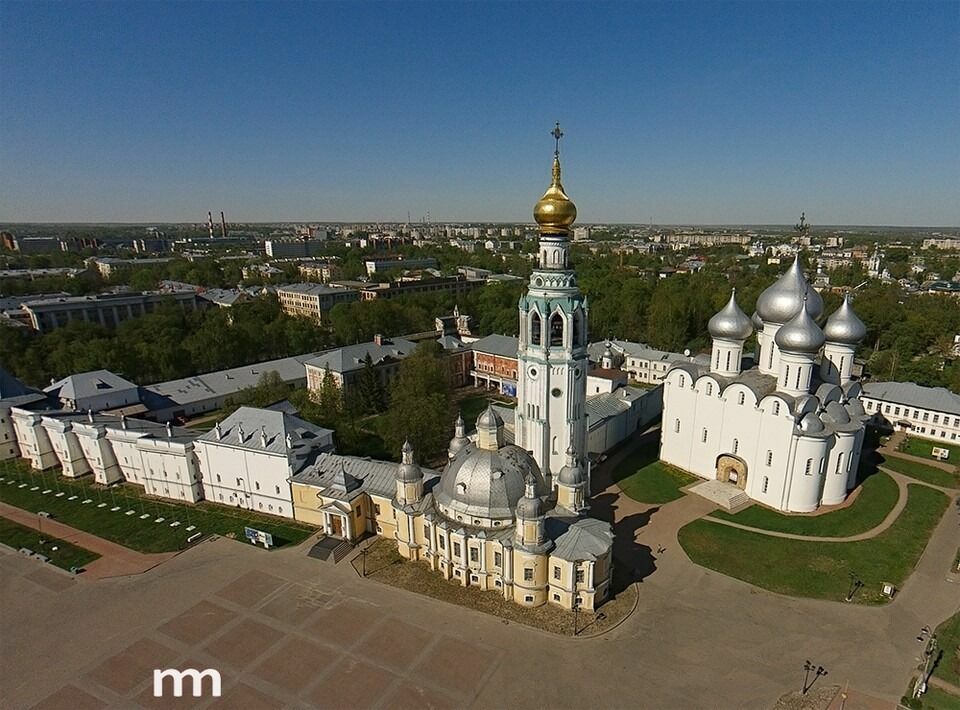 Вологодский каменный Кремль 1671-1675 г., Софийский собор и более поздние постройки церкви, колокольни и прочие жилые постройки.