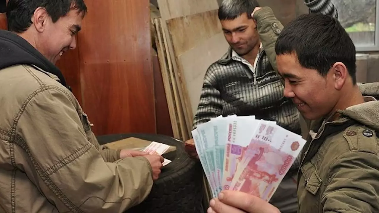 запрет на банковские переводы коснется тысяч киргизских мигрантов