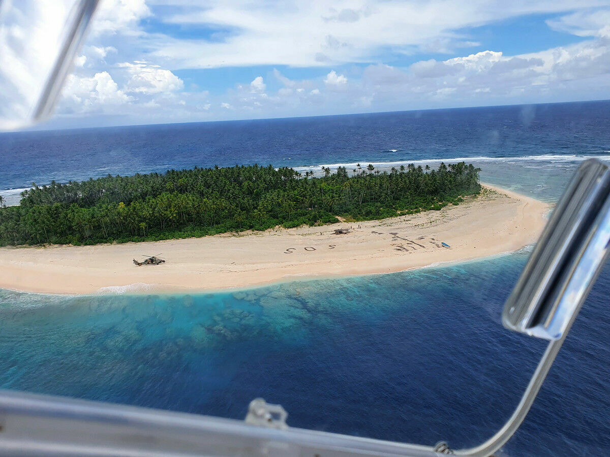 Троих человек спасли с необитаемого острова на Багамах