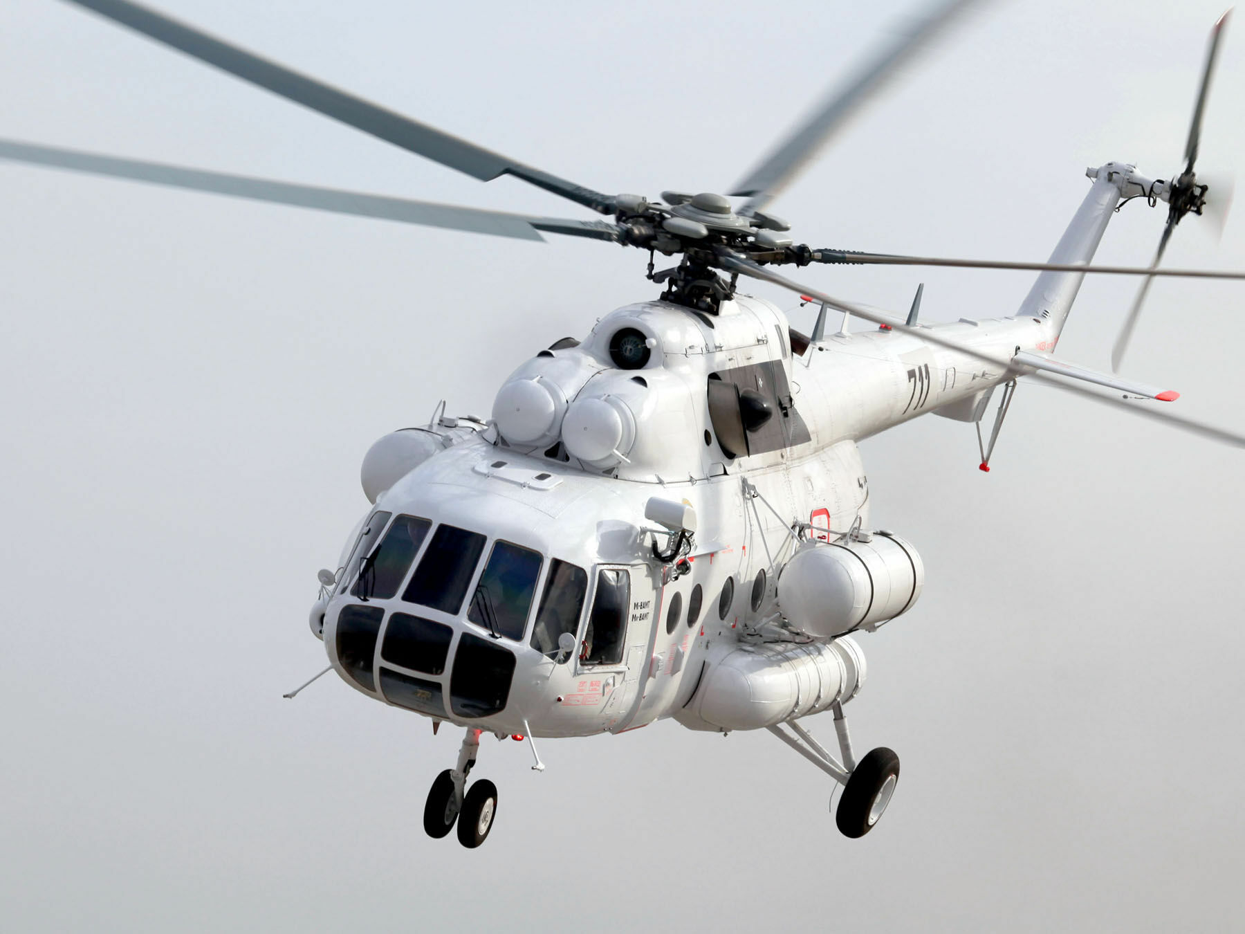 Вертолет Ми-8 совершил жесткую посадку в Югре