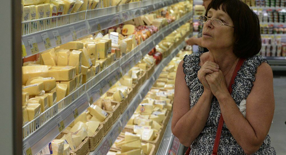 «Ашан» заподозрили в продаже санкционного сыра