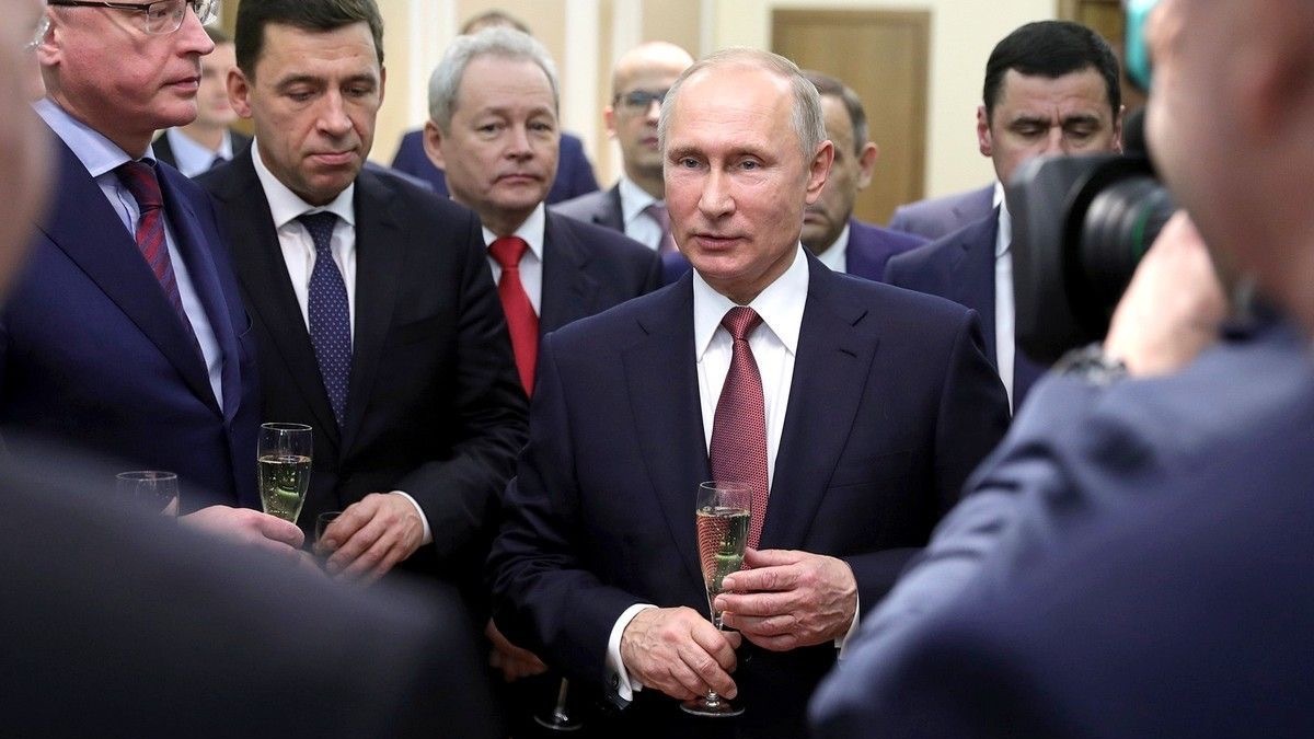 Российские губернаторы один за другим присягают Путину