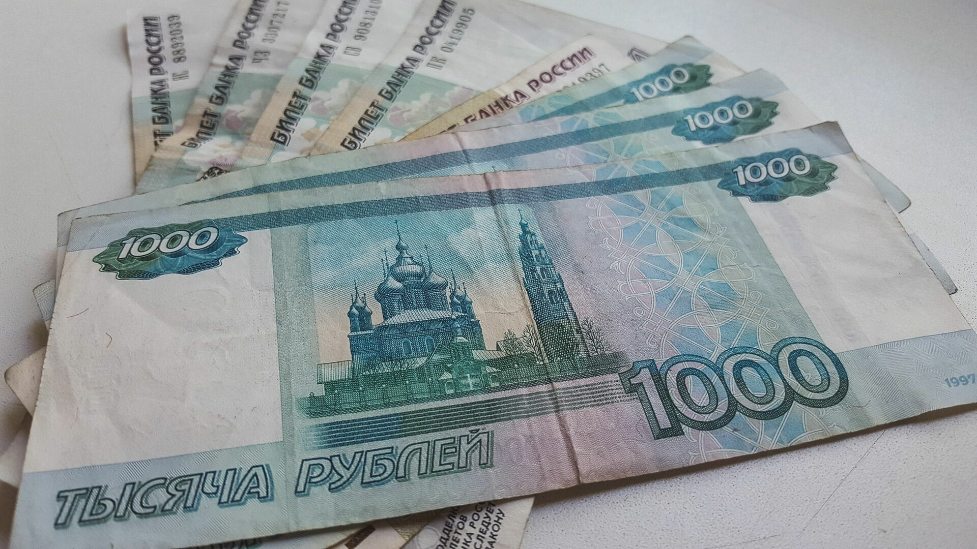 В Иркутске под суд пойдут шестеро судебных приставов за мошенничество с премиями