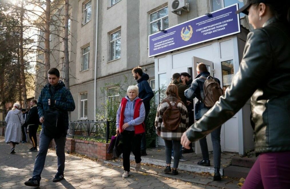 В ЦОНы Казахстана за день поступил месячный объем обращений на получение ИИН