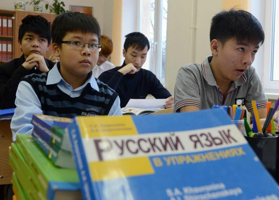 Вопрос дня: должны ли дети мигрантов учиться в российских школах?