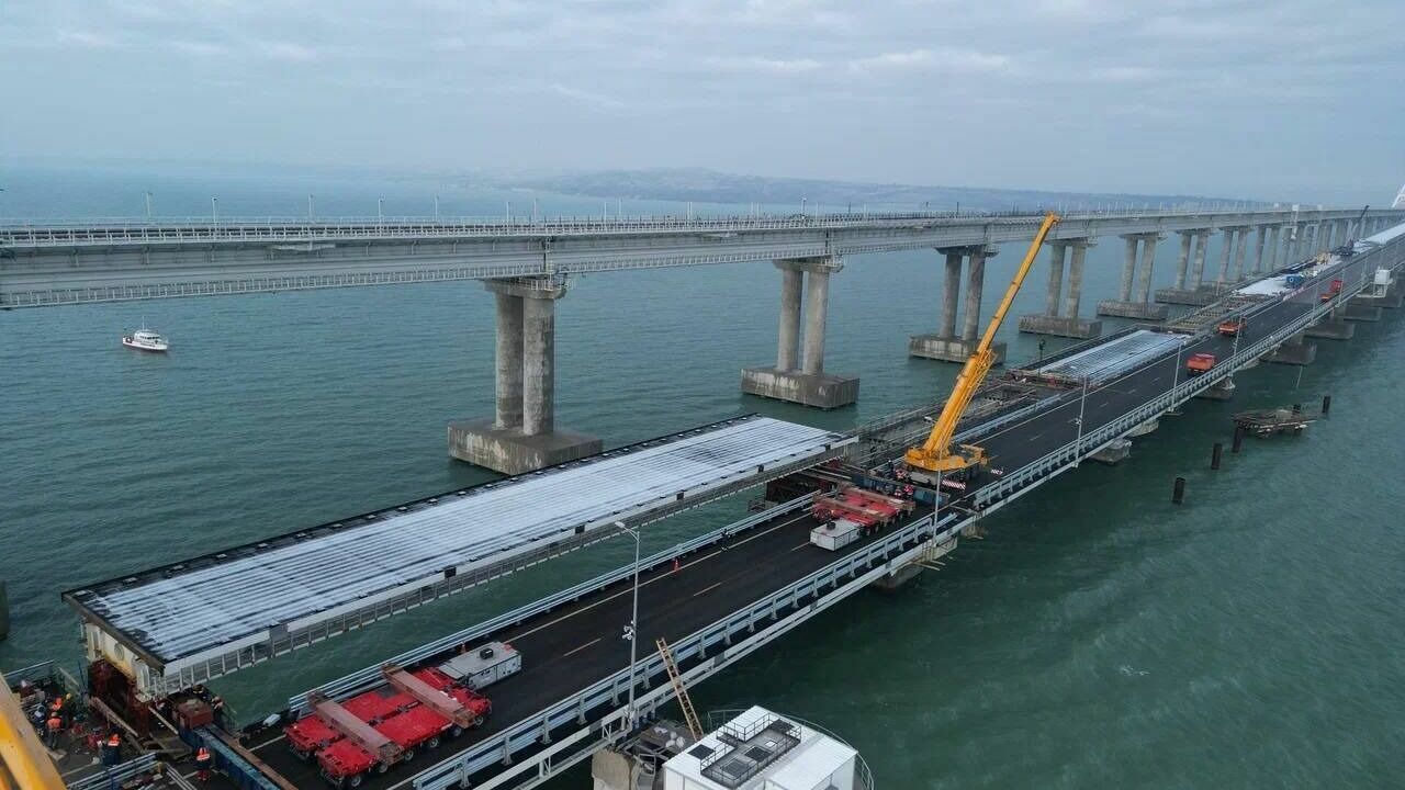 На крымском мосту завершили половину работ после повреждения взрывом