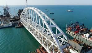 В Сети появились кадры обрушения пролета Крымского моста (ВИДЕО)
