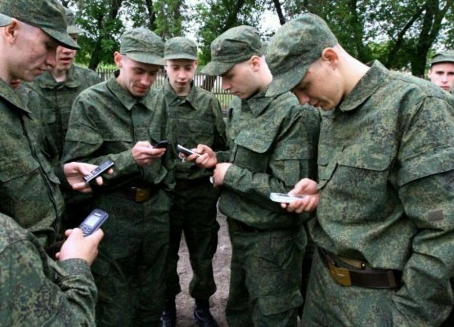 Миссия невыполнима: военнослужащим запретили айфоны и смартфоны