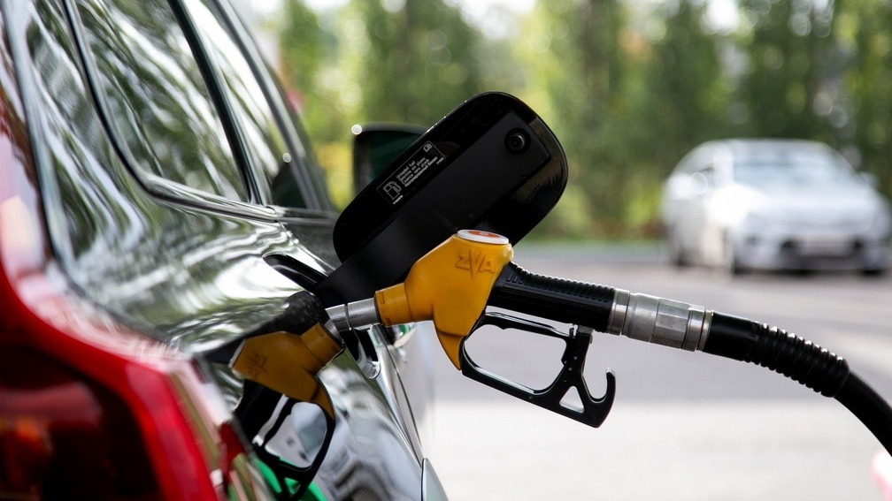 Цены на бензин — рекордные, в регионах начали массово «обсыхать» АЗС