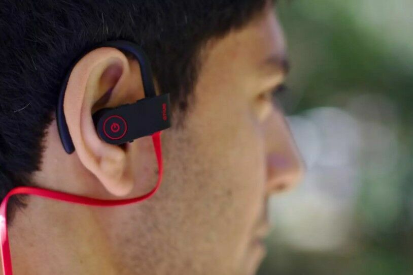 В Индии студент вживил в ухо Bluetooth-устройство