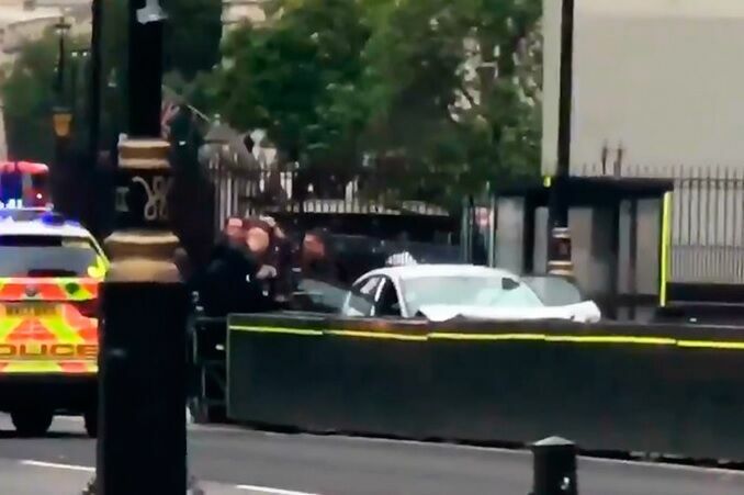 В Лондоне произошел теракт с применением автомобиля