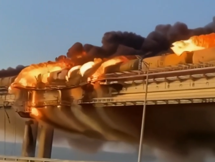 Судоходство в районе Крымского моста не стали останавливать из-за взрыва