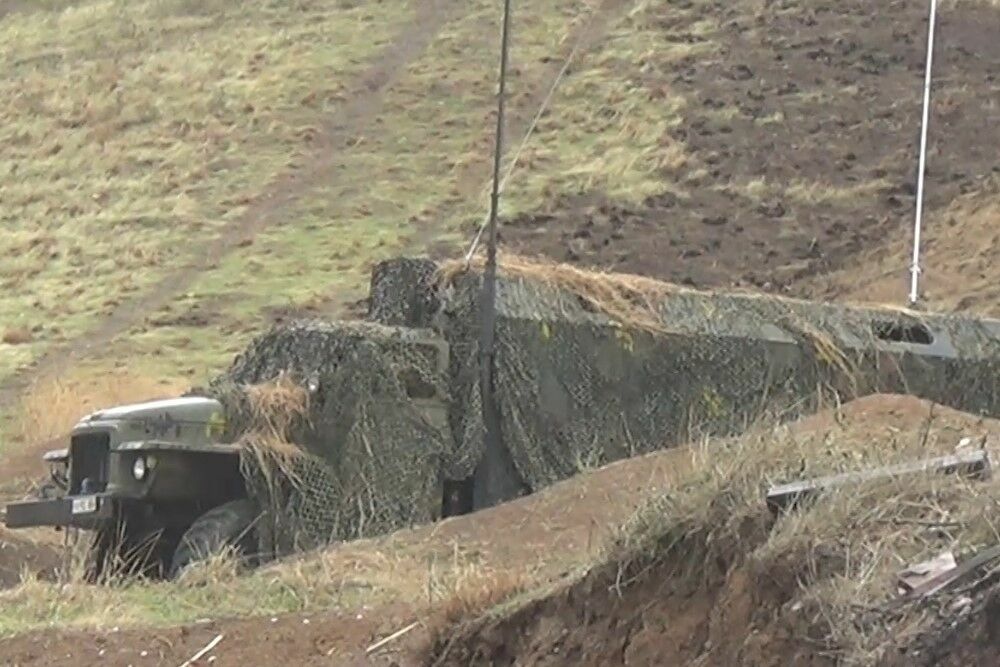 Азербайджан опубликовал видео уничтожения армянских позиций в Карабахе