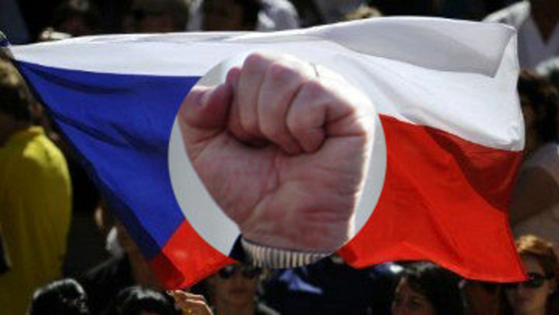 Сильная власть россия. Россияне любят сильную руку. Политика сильной руки. Рука власти. Почему россияне так сплочились.