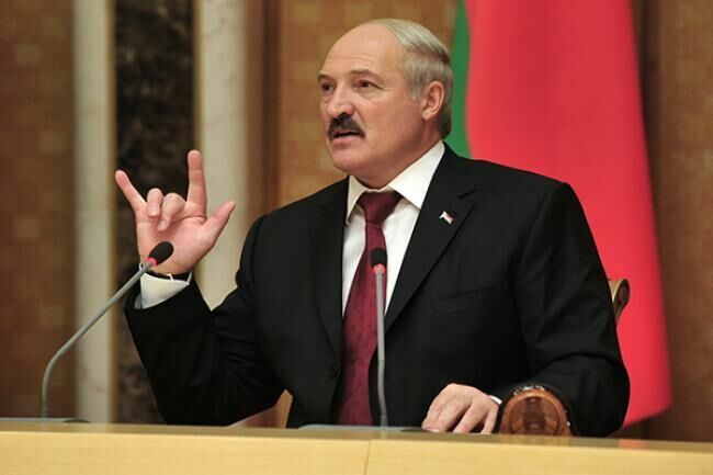 Лукашенко недоволен, что Россия «приватизирует» Победу в войне