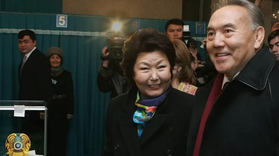 Назарбаев со своей первой женой