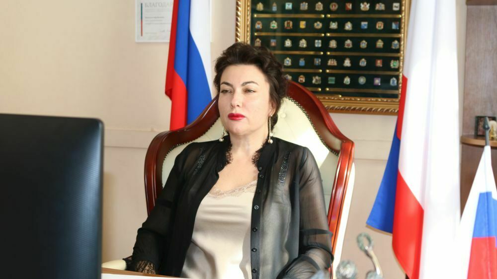С почином! Министр культуры Крыма выругалась матом в прямом эфире