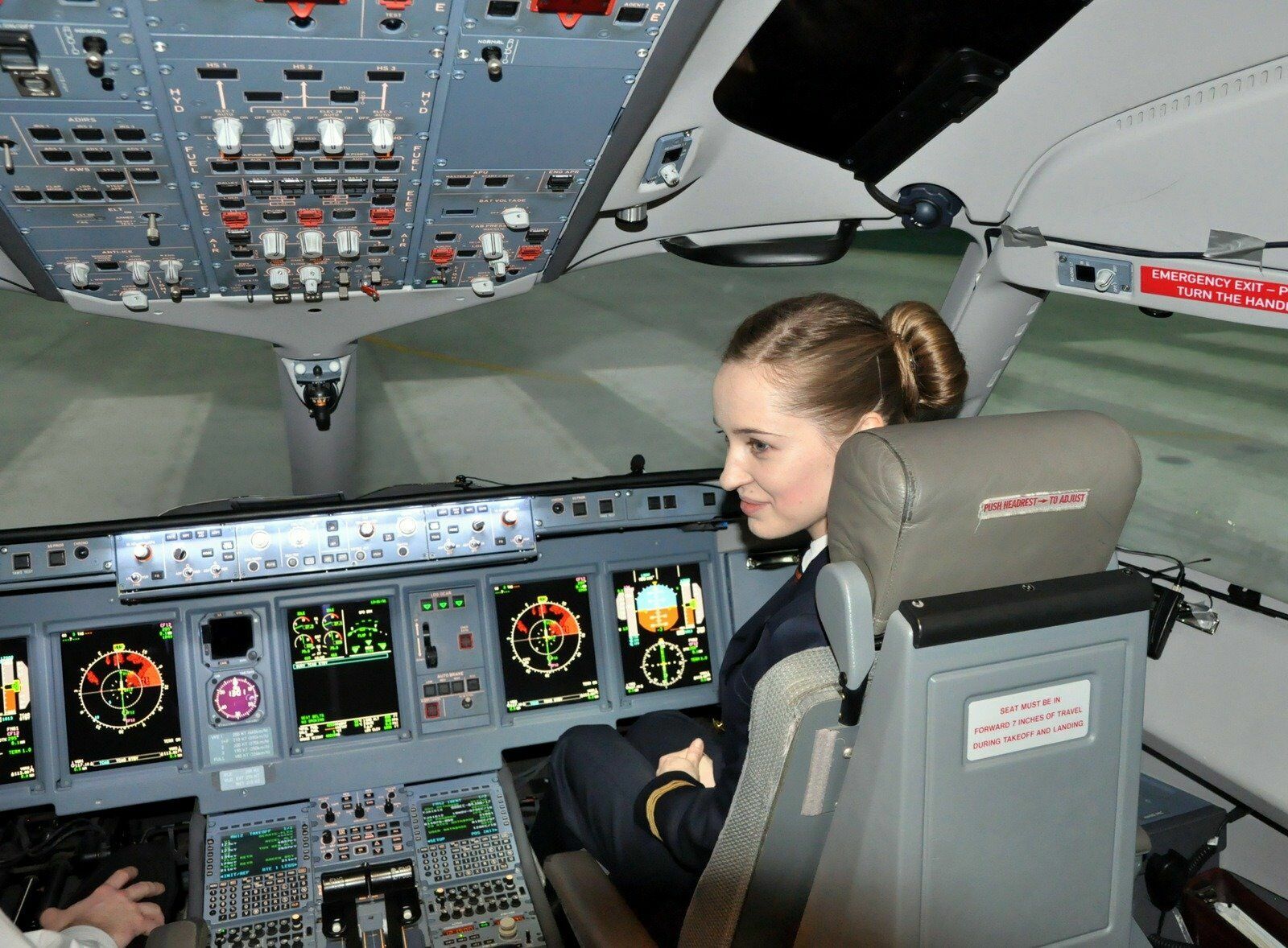 Первая женщина-пилот SSJ-100 Мария Федорова. 