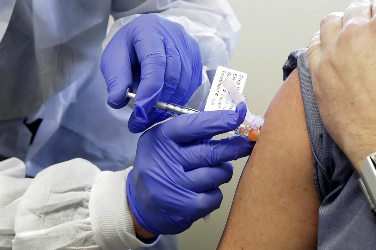 Первые добровольцы испытают российскую вакцину от коронавируса «в ближайшие дни»