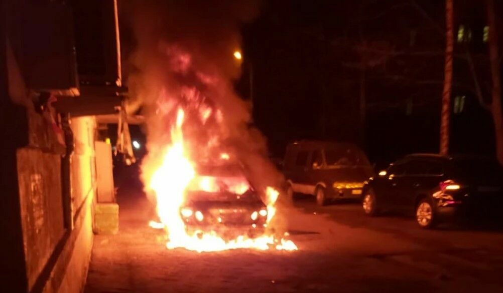 В Петербурге ночью в разных районах города горели машины