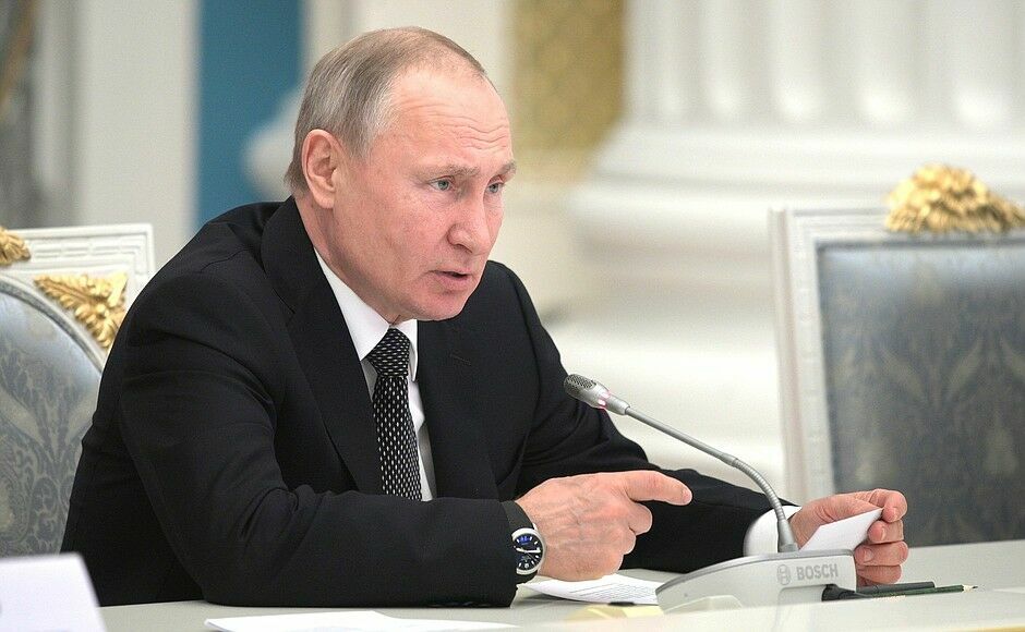 Владимир Путин внес поправки к Конституции о Боге и семье