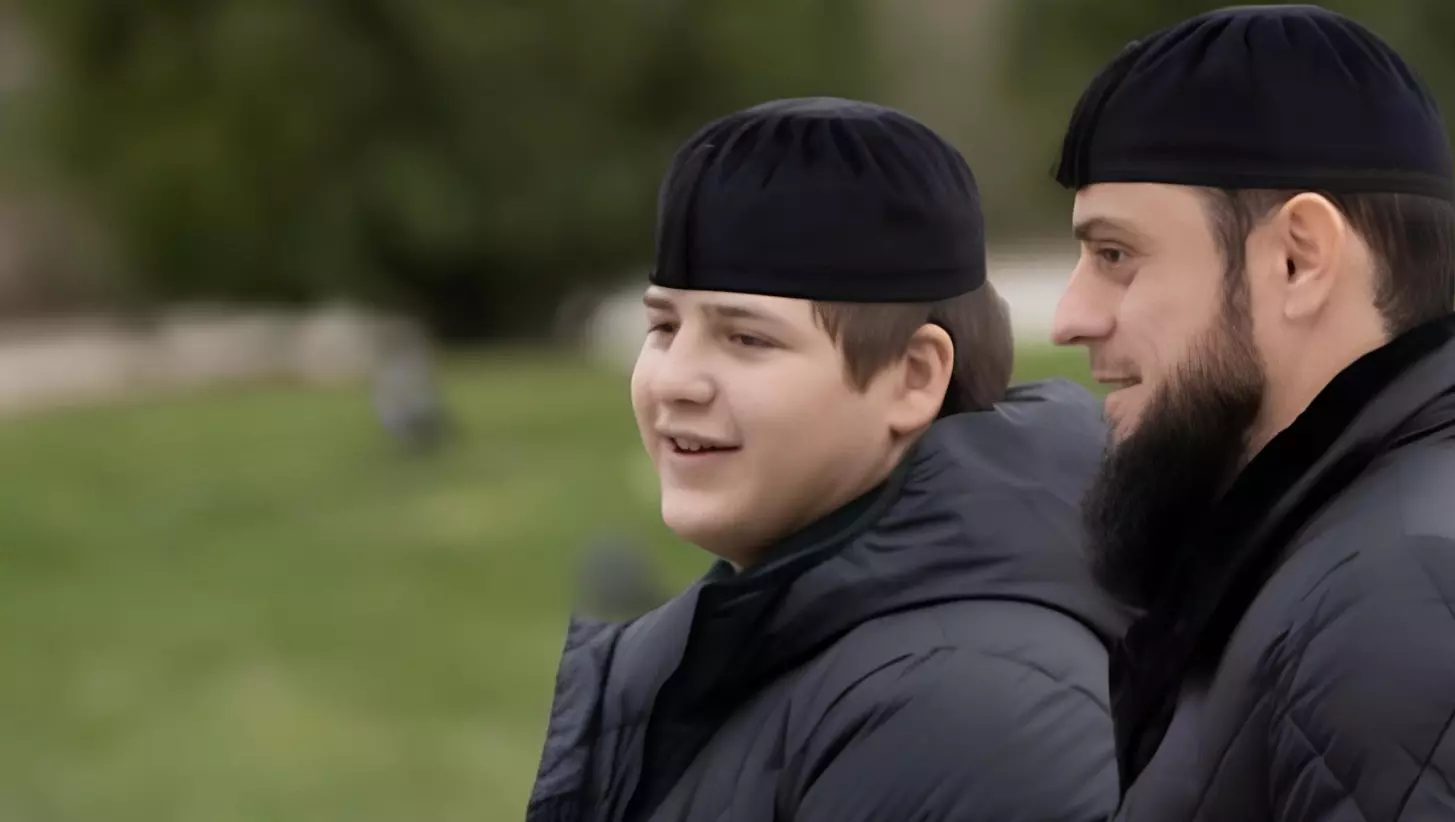 За служение религии: несовершеннолетний сын Кадырова получил очередную награду