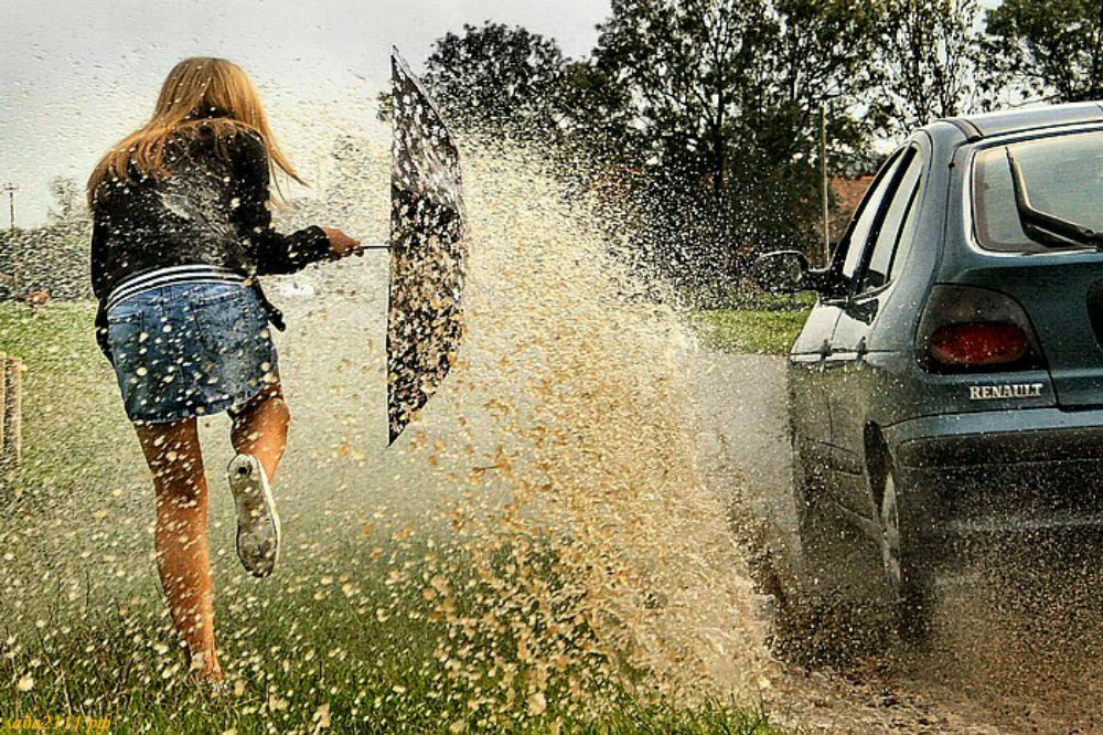 Автомобилистов будут наказывать за обливание грязью пешеходов