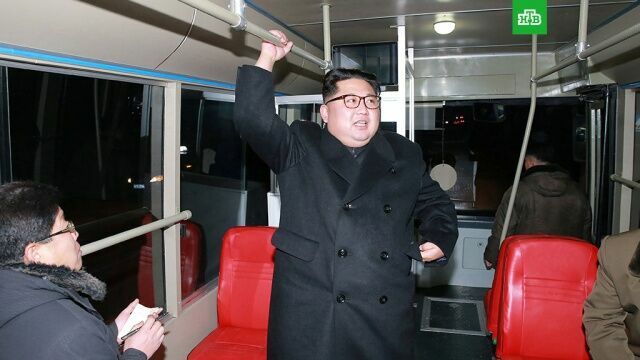 По ночному Пхеньяну Ким Чен Ын прокатился на тролейбусе