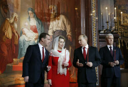 Патриарх Кирилл поздравил с Пасхой Путина, Медведева и Собянина