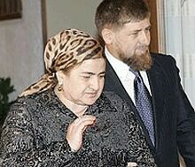 Путин наградил мать Рамзана Кадырова орденом Дружбы