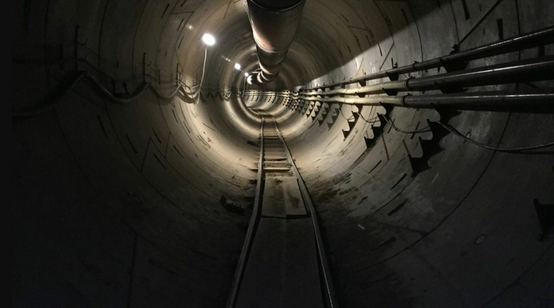 Илон Маск достроил скоростной тоннель под Лос-Анджелесом