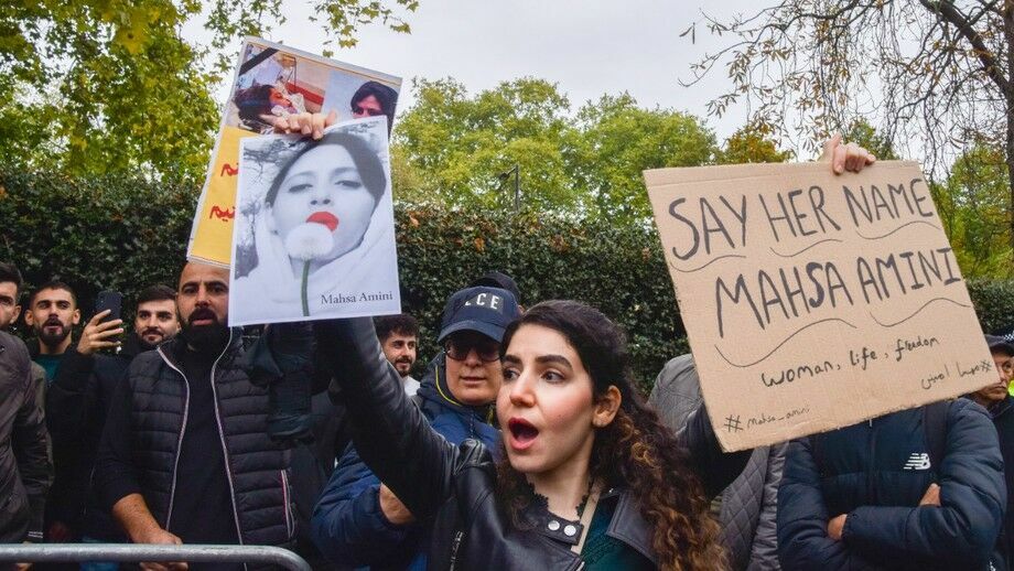 В Иране продолжаются выступления женщин под лозунгом: «Так жить нельзя!»