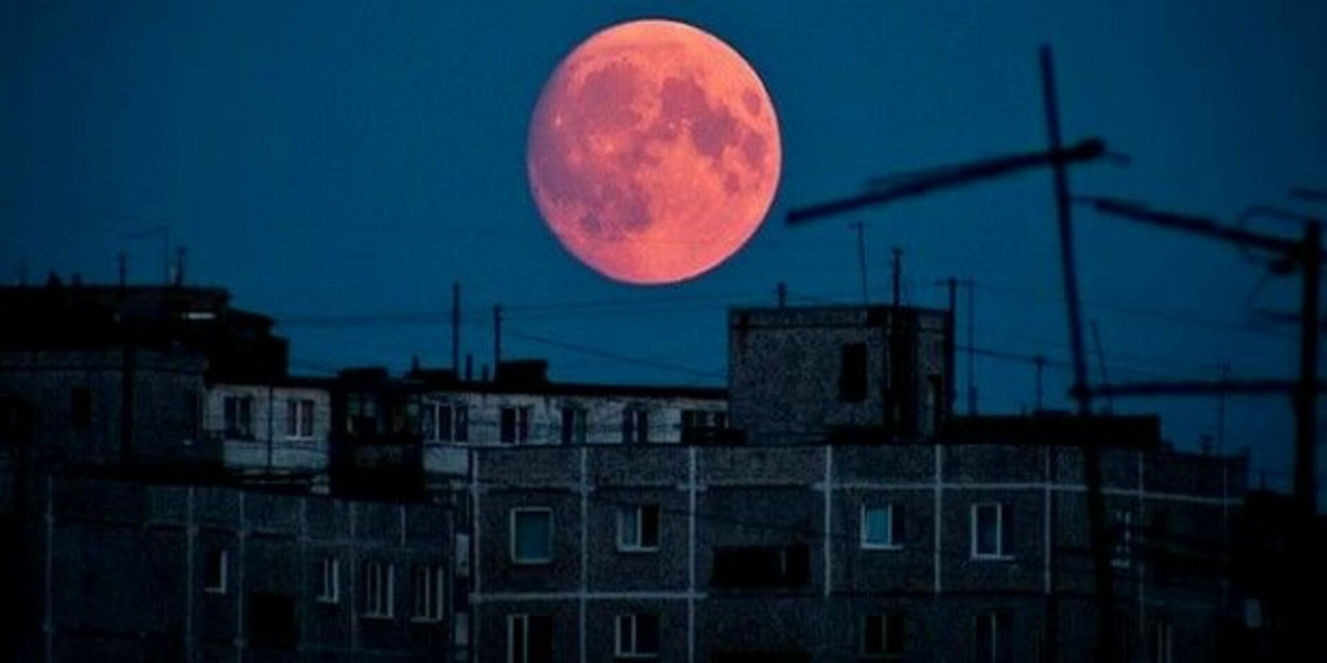 Суть лунного затмения было. Кровавая Луна затмение. Кровавая Луна 2021 22 марта. Кровавая Луна явление. Суперлуние 1984.