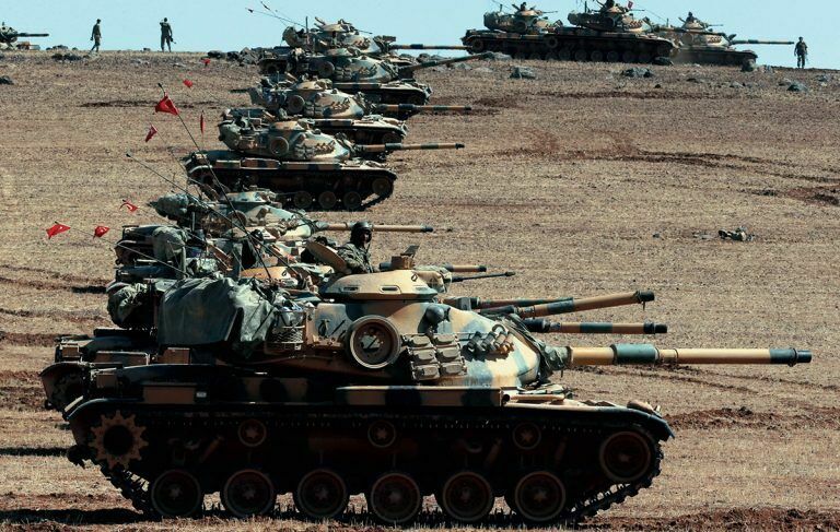 От слов к делу: Турция стянула войска к сирийской границе