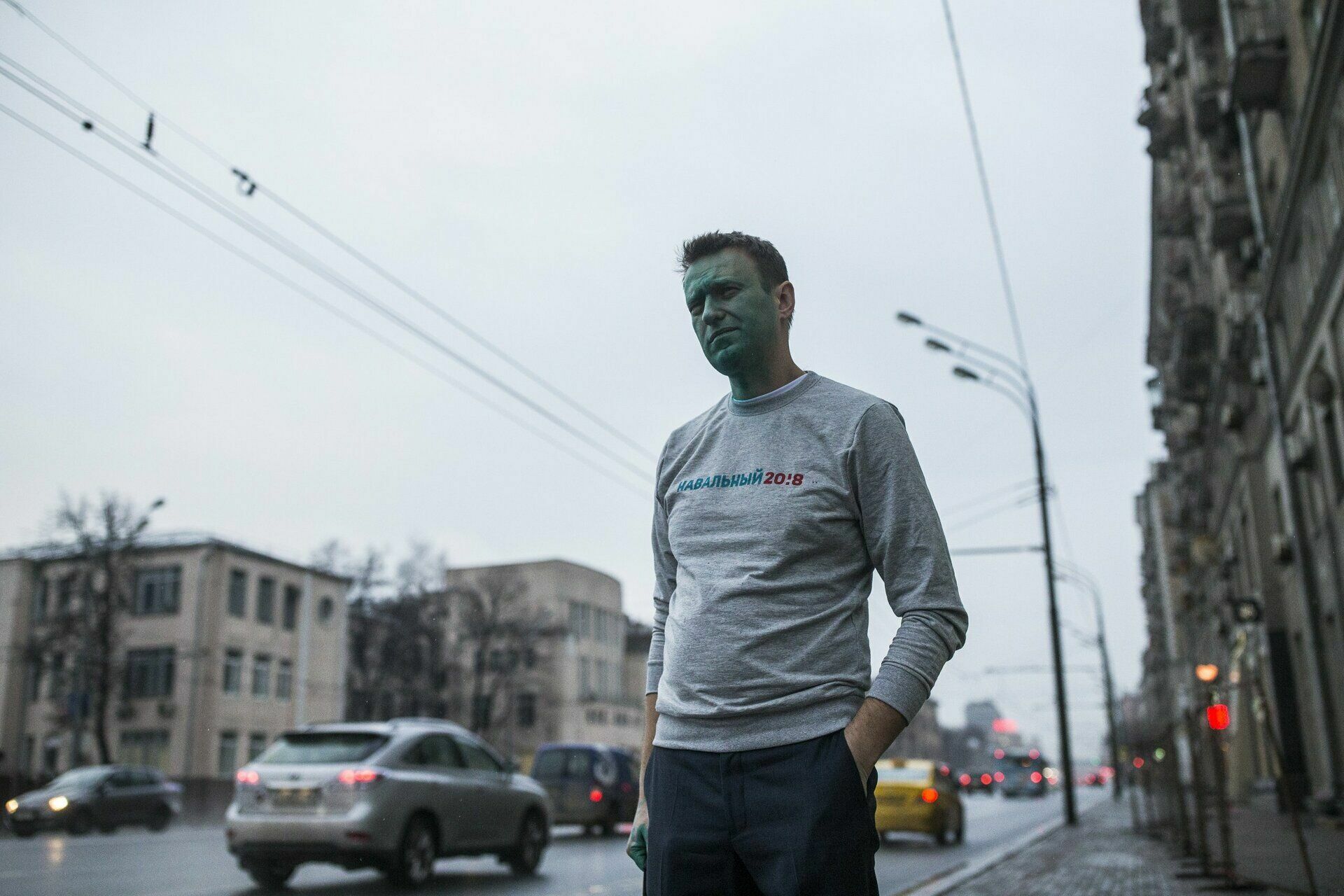 Полиция проверит нападение на оппозиционера Алексея Навального