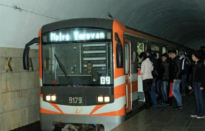В Ереване закрыли метро после угроз о его минировании