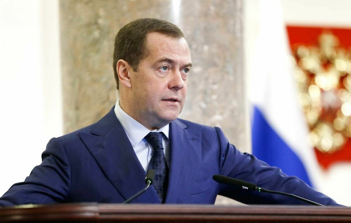 Дмитрий Медведев считает падение цен на нефть картельным сговором