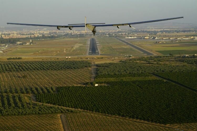 Самолет на солнечных батареях Solar Impulse-2 перелетел Атлантику