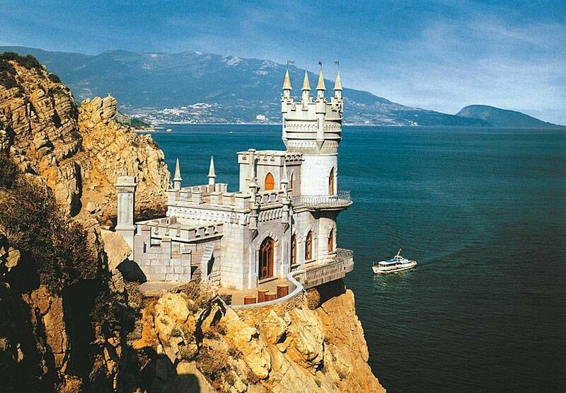 Туристический поток в Крым продолжает сокращаться
