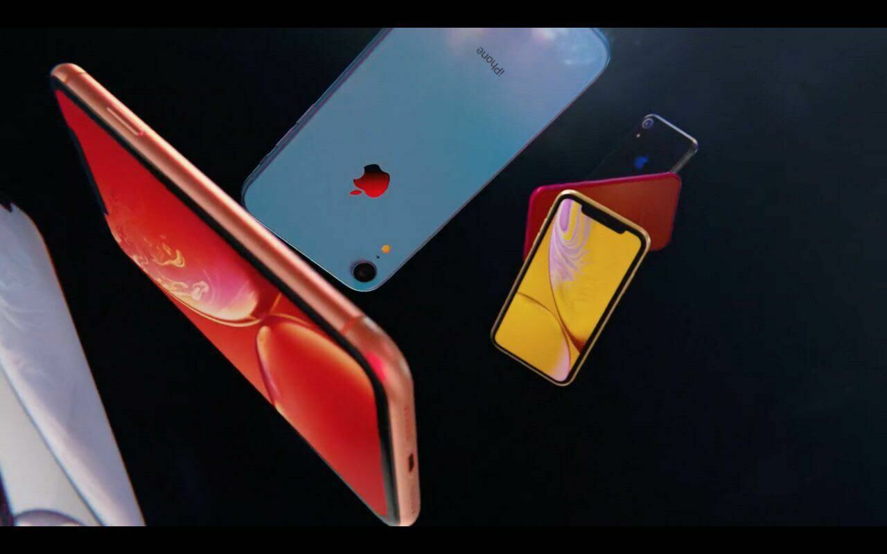 Новый iPhone Xr . Экран, как у iPhone X и много цветов: желтый, красный, синий, коралловый, черный, белый. 